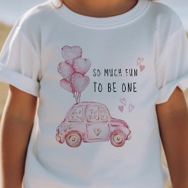 ファーストバースデー バレンタイン ピンクバルーンと車 ベビーTシャツ
