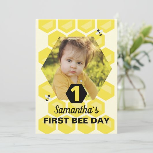 ファーストビーデイ誕生日招待状ハニカムデザイン 招待状 (スタンド正面)