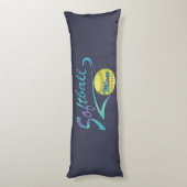 ファーストピッチソフトボール母アスレティックテール ボディピロー (裏面 (縦))