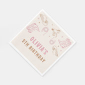 ファーストロデオウエスタンピンク女性のカーボーイ誕生日 スタンダードランチョンナプキン (角)