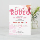 ファーストロデオリトル女性のカーボーイ1stバースデーピンクレッド 招待状 (スタンド正面)