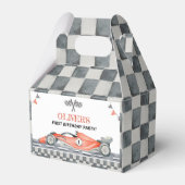 ファーストワンレッドレーシングカーの誕生日パーティーのお気に入りボックス フェイバーボックス (正面サイド)