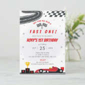 ファーストワンレッドレーシングカー1st誕生日パーティー招待状 招待状 (スタンド正面)