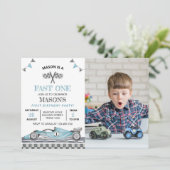 ファーストワンレースカーフォト誕生日招待状 招待状 (スタンド正面)