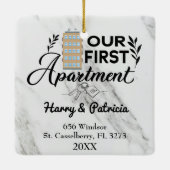 ファースト・アパートメント2022名前をカスタムする&アドレス セラミックオーナメント (裏面)