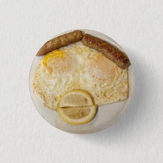 ファースト・カールの卵顔 缶バッジ (正面)