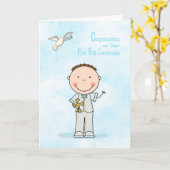 ファースト・コミュニオン、ダークヘアボーイ、おめでとう カード (黄色い花)