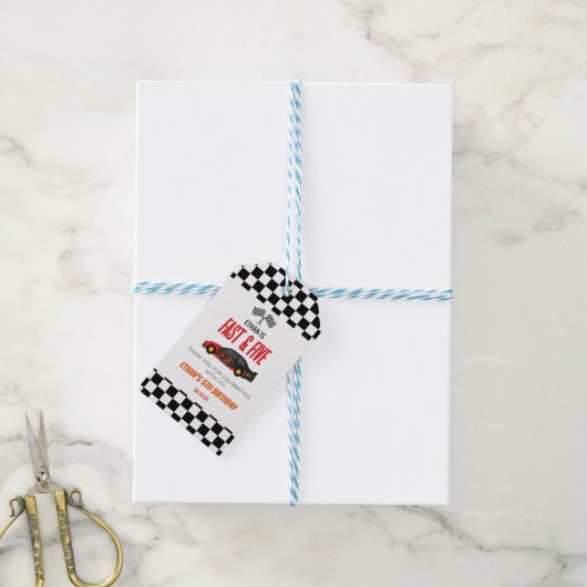 ファースト&ファイブレッドフラームレースカー5thバースデーパーティー ギフトタグ (より糸付き)