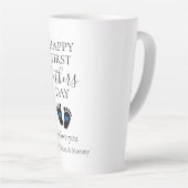 ファースト・ファーザー・デー – ベビー・フットプリント&ブルーハート カフェラテマグ (右アングル)