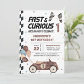 ファースト&好奇心に満ちた1stブラウンレースカー誕生日パーティー 招待状 (スタンド正面)