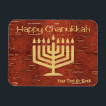 ファーノースChanukkah – 内部樺の木バークマグネティック マグネット<br><div class="desc">はるか北からハッピーチャヌカー。樺の木の樹皮の裏側の赤みを帯びた外表面（ベトゥラ・パピリフェラ）を慎重に削り取り、下の軽く黄色がかった層を明らかにすることによって形成されるであろうチャヌカー（ユダヤ教）メノラーのデジタルレクリエーション。文字読の「Happy Chanukkah」が現れ、文字を追加する事が出来る。北州とカナダを横断するアメリカ先住民とファーストネーションの間の工芸品であ伝統的る統一された。</div>