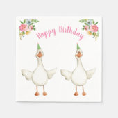 ファームアニマルグースガール誕生日納屋周囲の庭ピンク スタンダードカクテルナプキン (正面)