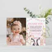 ファームアニマルズピンク納屋周囲の庭ガール誕生日写真 サンキューカード (スタンド正面)