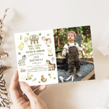 ファームアニマルズボーイグリーン納屋周囲の庭誕生日写真