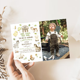 ファームアニマルズボーイグリーン納屋周囲の庭誕生日写真 招待状