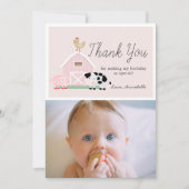 ファームアニマルズ納屋周囲の庭ピンク誕生日サンキューカード 招待状 (正面)