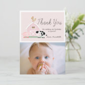 ファームアニマルズ納屋周囲の庭ピンク誕生日サンキューカード 招待状 (スタンド正面)