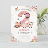 ファームアニマルズ納屋周囲の庭ファーム誕生日招待状 招待状 (スタンド正面)