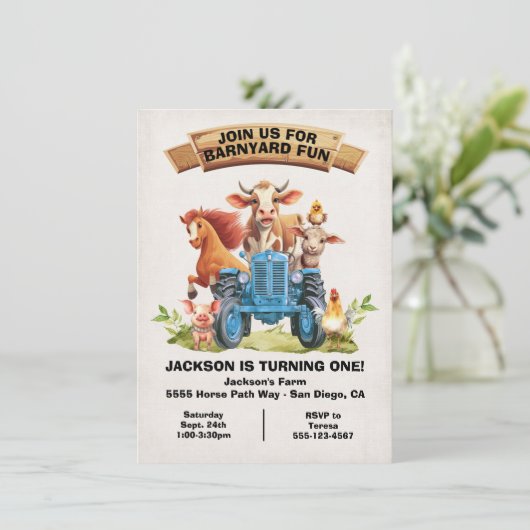 ファームアニマルズ納屋周囲の庭ブルートラクター誕生日 招待状 (スタンド正面)