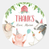 ファームアニマルズ納屋周囲の庭ボーイ誕生日メッセージカード ラウンドシール (正面)