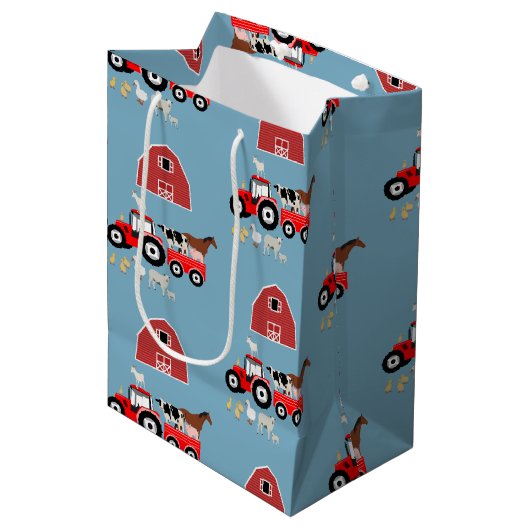ファームアニマルズ&レッドトラクター納屋周囲の庭ボーイズパターン ミディアムペーパーバッグ (正面アングル)