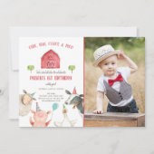 ファームアンズボーイレッドギンガム納屋周囲の庭誕生日 招待状 (正面)