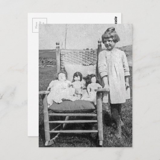 ファームガールと彼女の人形の友人のヴィンテージ ポストカード (正面/裏面)