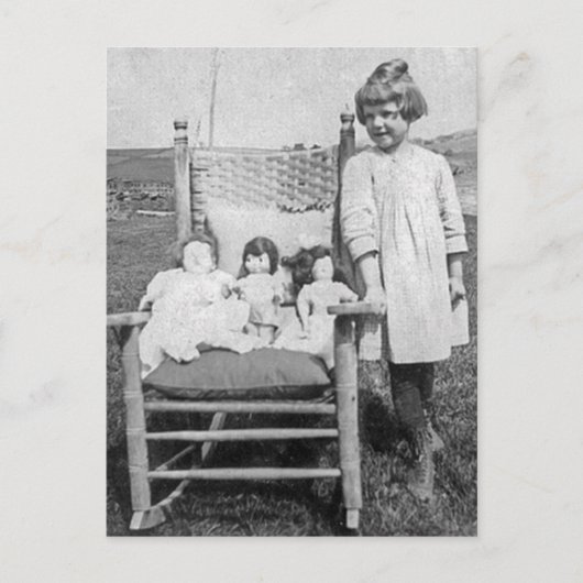 ファームガールと彼女の人形の友人のヴィンテージ ポストカード (正面)