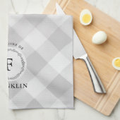 ファームハウスグレーバッファローチェックファパーソナライズされたミリ キッチンタオル (四つ折り)
