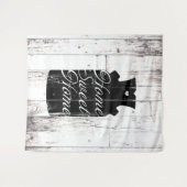 ファームハウススタイルの白い木製の素朴なミルクピッチャー　ホームスイート タペストリー (正面(横))