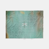 ファームハウススタイルアンティークティール（緑がかった色）モノグラム フリースブランケット (正面(横))