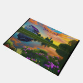 ファームハウスパープルルーフポンドアットサンライズ ドアマット (アングル)