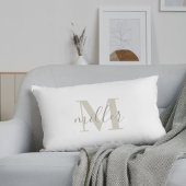 ファームハウスベージュバッファロープレイドファミリーネームモノグラム ランバークッション