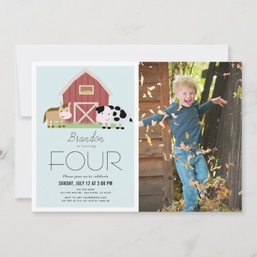 ファーム納屋周囲の庭ブルーボーイフォト誕生日 招待状 (正面)