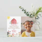 ファーム納屋周囲の庭誕生日赤チェック写真 サンキューカード (スタンド正面)