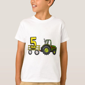 ファーム5年オールド納屋周囲の庭ボーイズ5th誕生日トラクター tシャツ