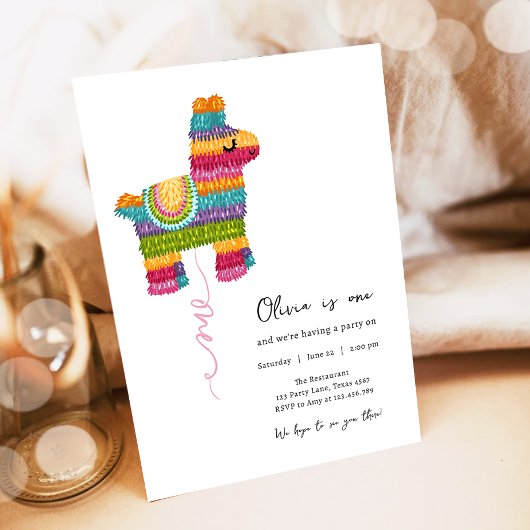 フィエスタとおもしろいピニャタラマガールファースト誕生日 招待状