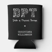 フィジカルセラピーカスタムギフトのDPT医師 缶クーラー (裏面)