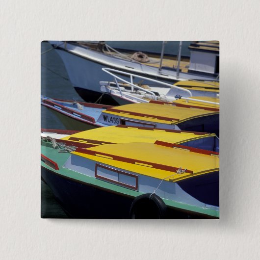 フィジ、ヴィティ·レヴ、ラウトカ、港の小舟 缶バッジ (正面)