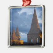 フィッシャーマンズバスティオンキャッスルヒルの夜景 メタルオーナメント (左)