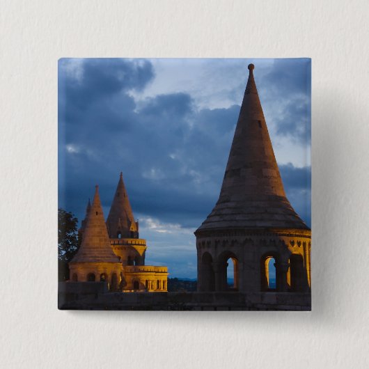 フィッシャーマンズ・バスターヨンヤル城の夜景 缶バッジ (正面)