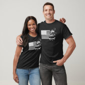 フィッシングと狩猟のアメリカ国旗 Tシャツ (ユニセックス)