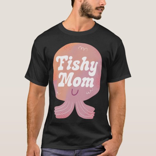 フィッシー・ママ・バッジ Tシャツ (正面)