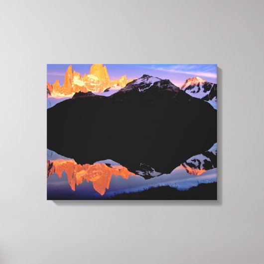フィッツ・ロイ・グループ氷河湖に反映 キャンバスプリント (正面)