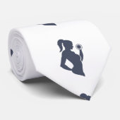 フィットネスの女の子はダンベルを持ち上げる ネクタイ (ロール)