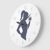 フィットネスの女の子はダンベルを持ち上げる ラージ壁時計 (傾斜)