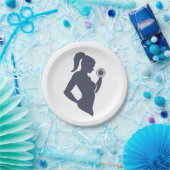 フィットネス娘がダンベルを持ち上げる ペーパープレート (パーティー)