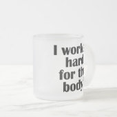 フィットネス私は体のための懸命を働いた フロストグラスマグカップ (正面右)