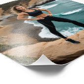 フィットネス魅力的ガールがライクラでポーズを着て崖に フォトプリント            (角)