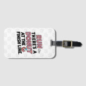 フィニッシュラインでのドーナツおもしろいフィットネス動機 ラゲッジタグ (正面横)